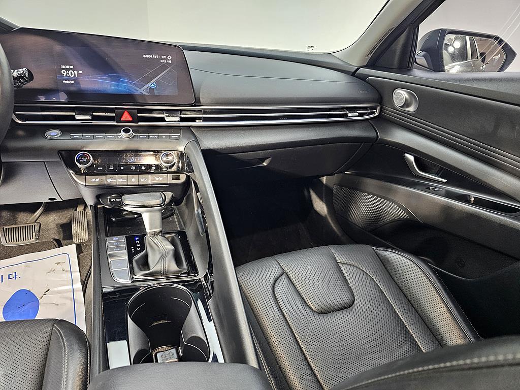 HYUNDAI Avante - Vista 10