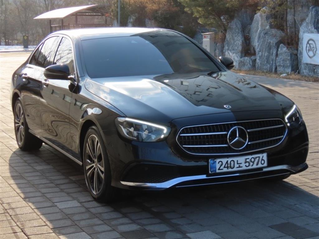 Mercedes Benz E class - Vista 3