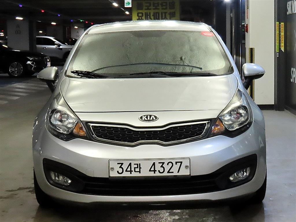 KIA Pride - Vista 2