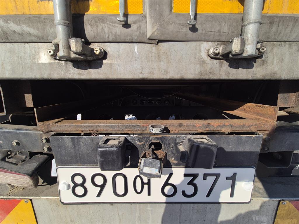 medium and large cargo truck - Vista 9