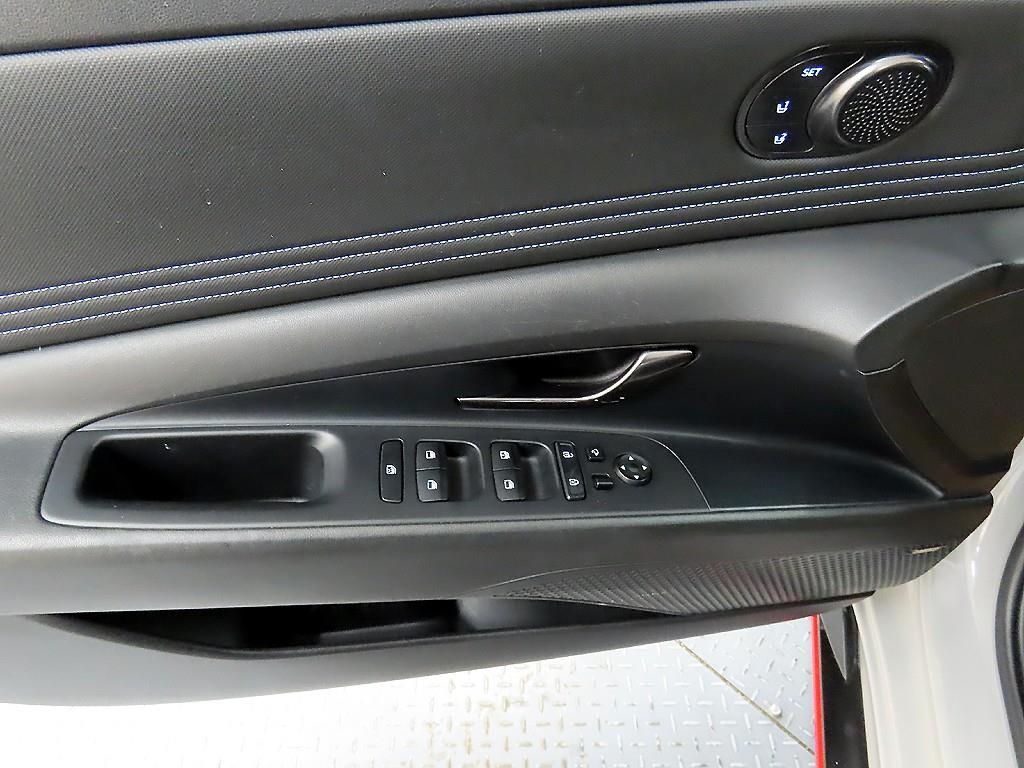 HYUNDAI Avante - Vista 11