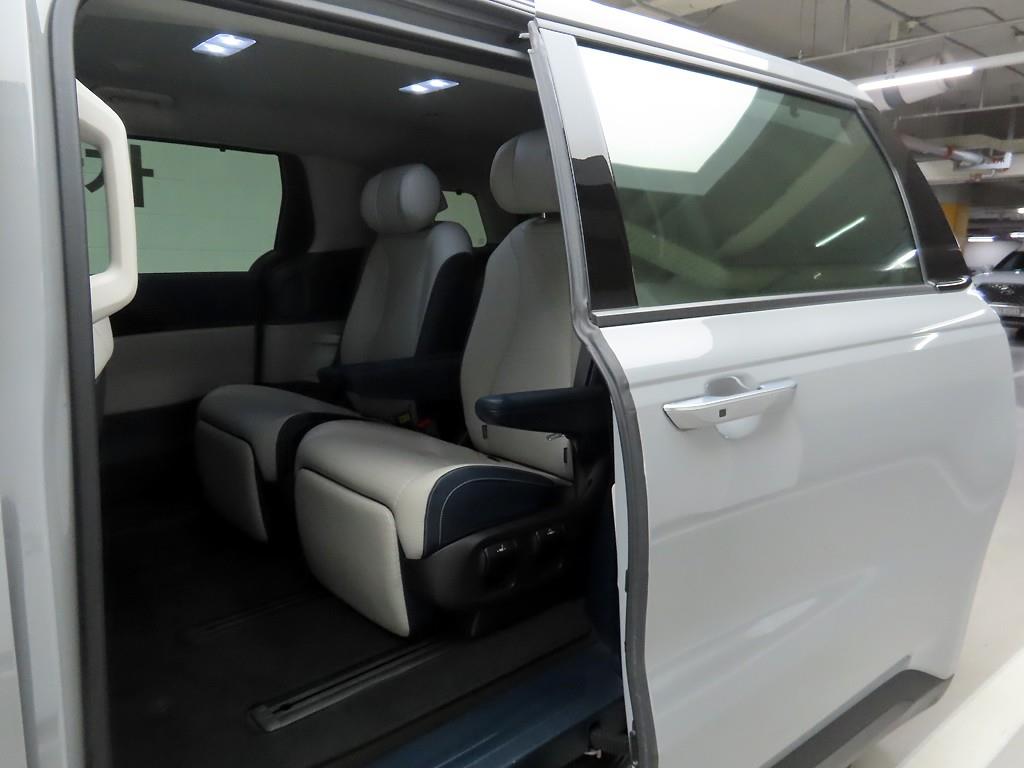 KIA Carnival - Vista 12