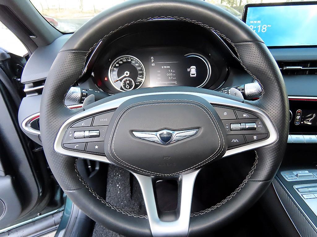 Genesis GV70 - Vista 8