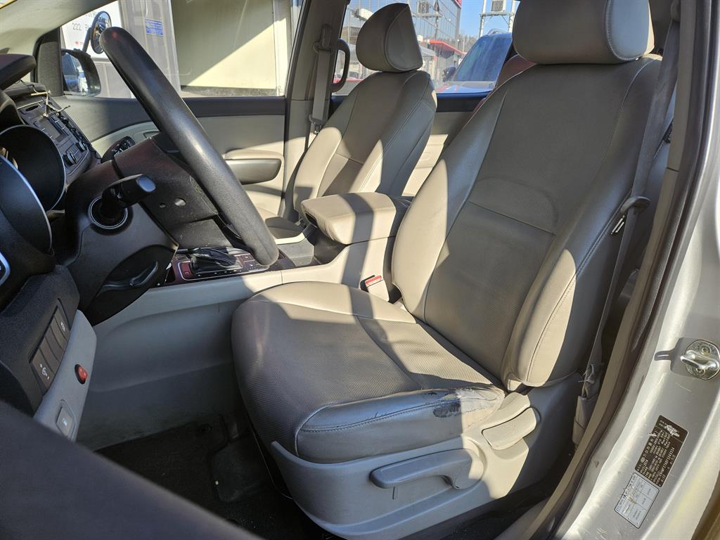KIA Carnival - Vista 12
