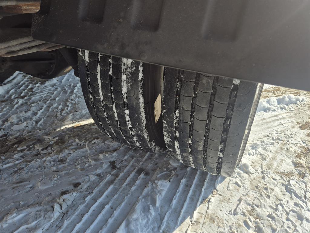 medium and large cargo truck - Vista 11