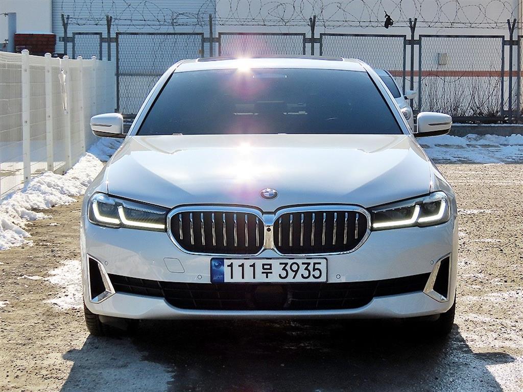 BMW 5 Series 2023 Blanco - Importación desde Corea - HF Imports Iquique - Foto 1