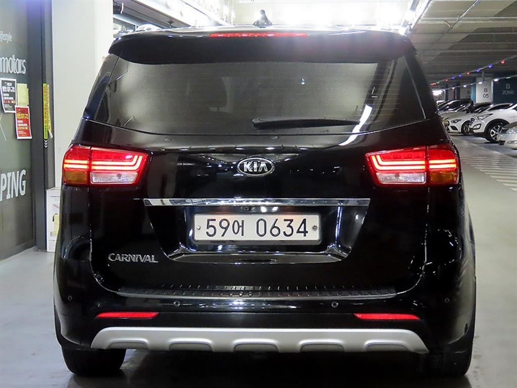 KIA Carnival - Vista 5
