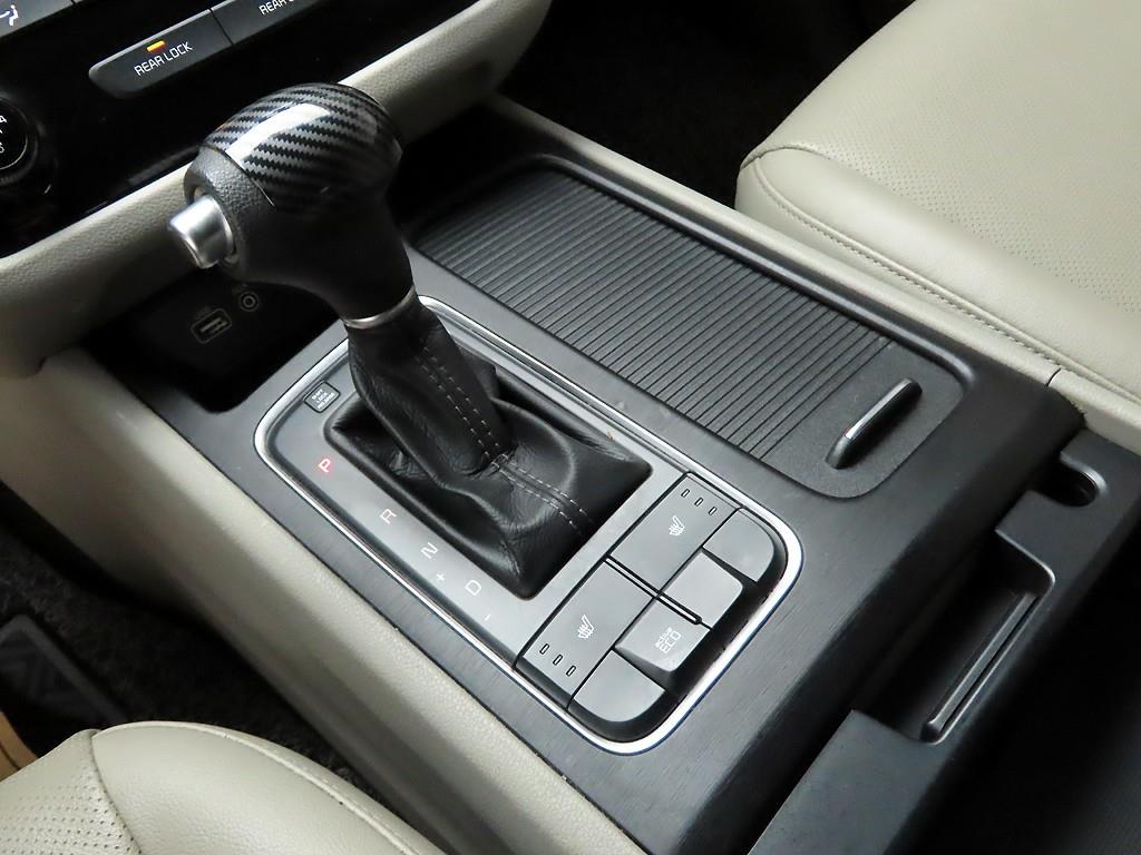 KIA Carnival - Vista 11