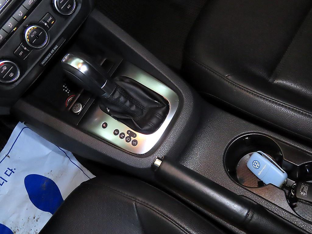 Volkswagen Jetta - Vista 12