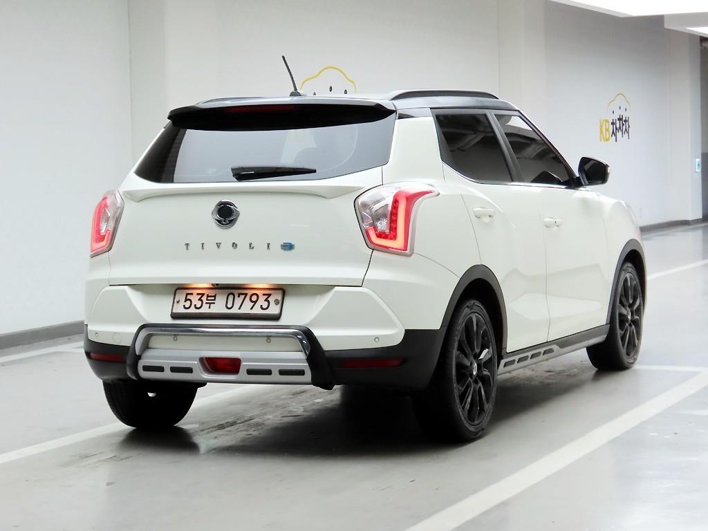 Ssangyong Tivoli - Vista 4