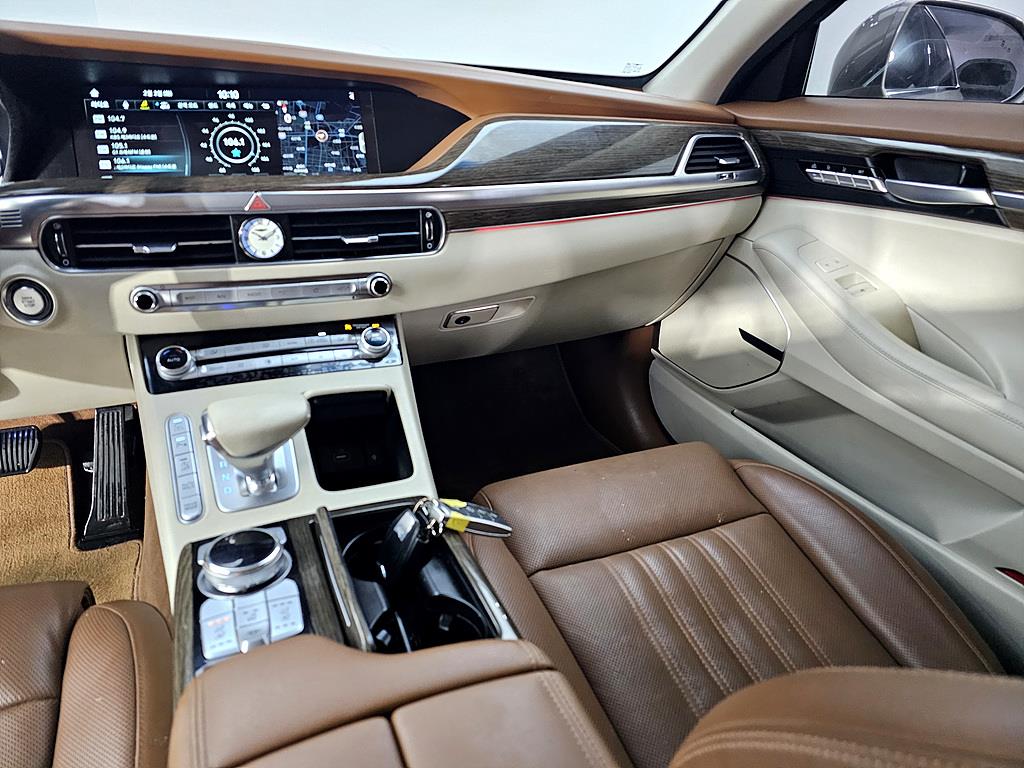 Genesis G90 - Vista 9