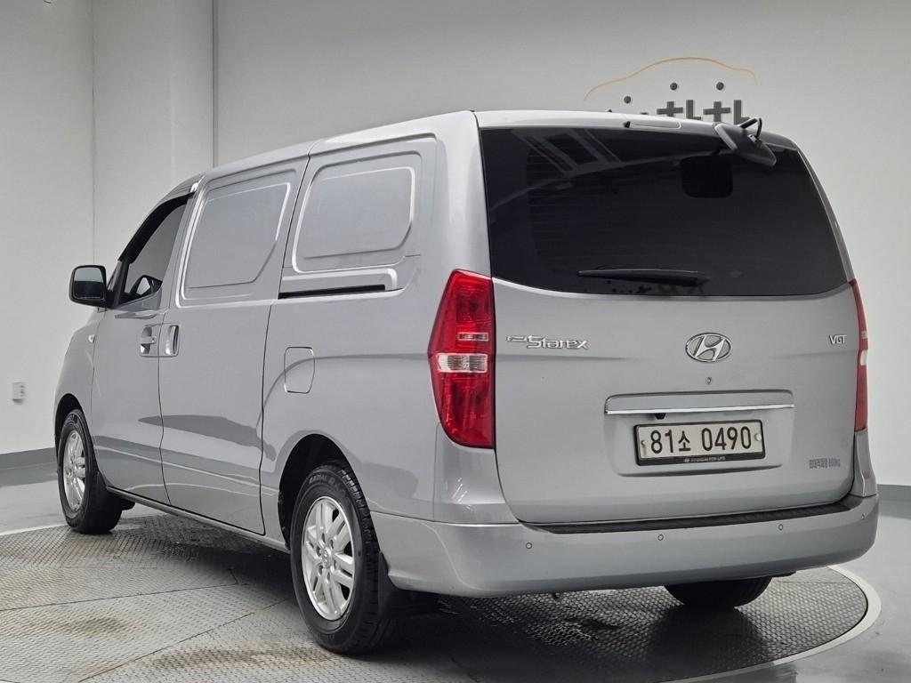 HYUNDAI Starex - Vista 2