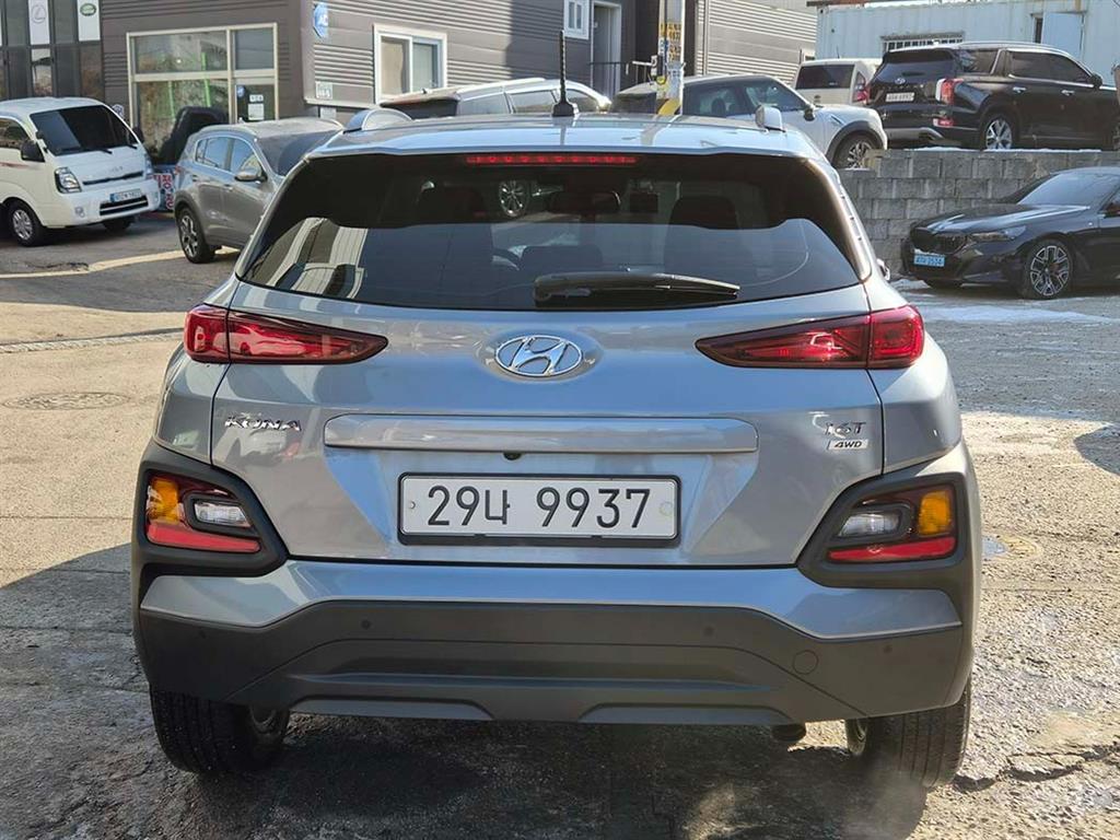 HYUNDAI Kona - Vista 5