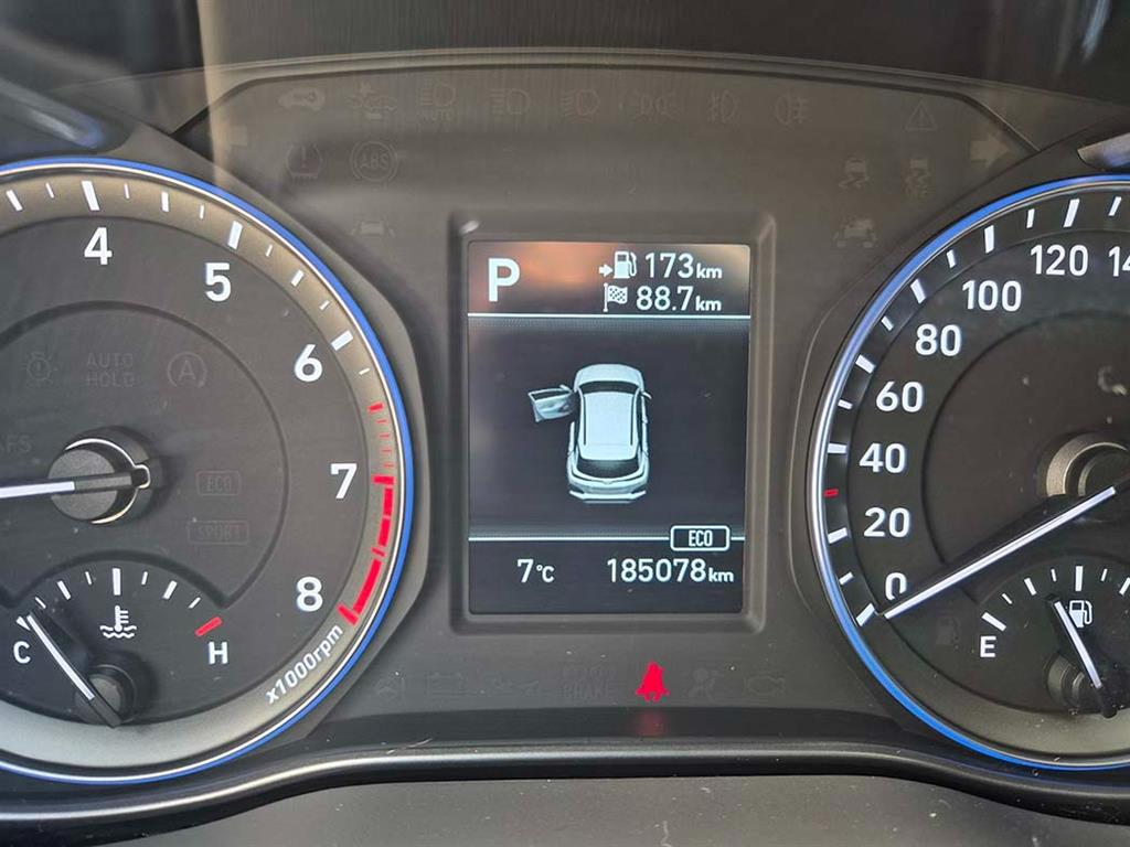 HYUNDAI Kona - Vista 9