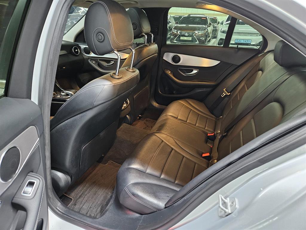 Mercedes Benz C Class - Vista 9