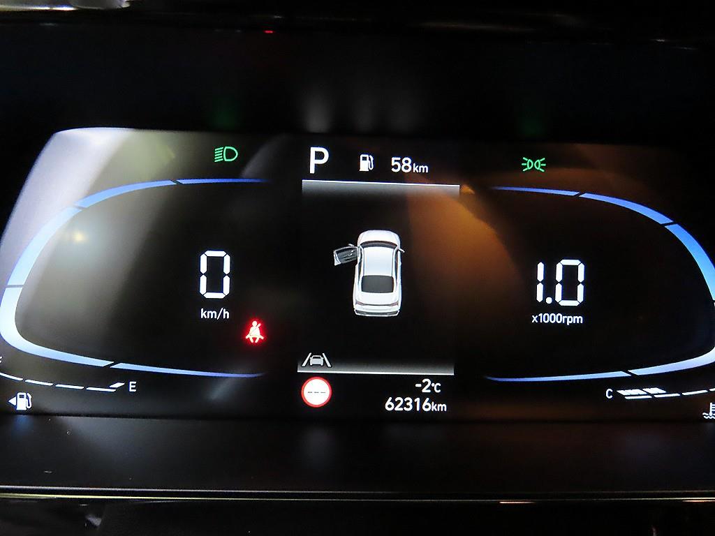 HYUNDAI Avante - Vista 9