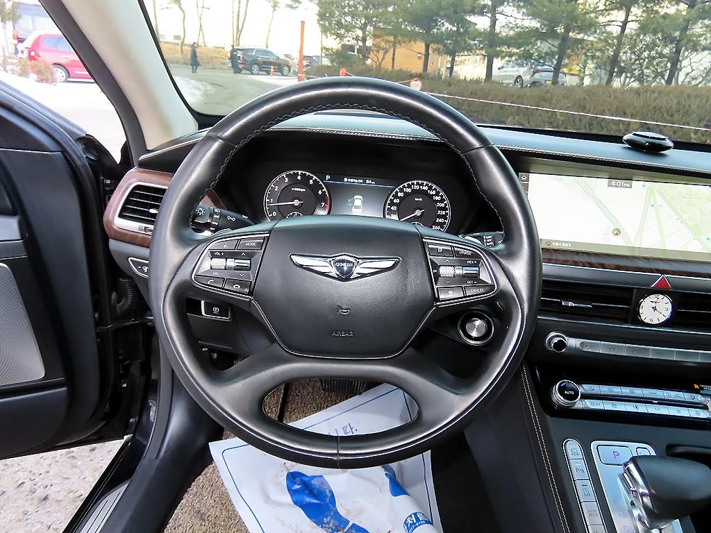 Genesis G90 - Vista 8