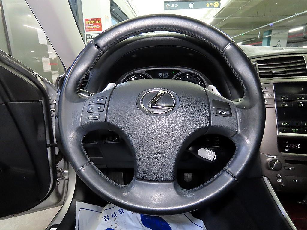 Lexus IS - Vista 8