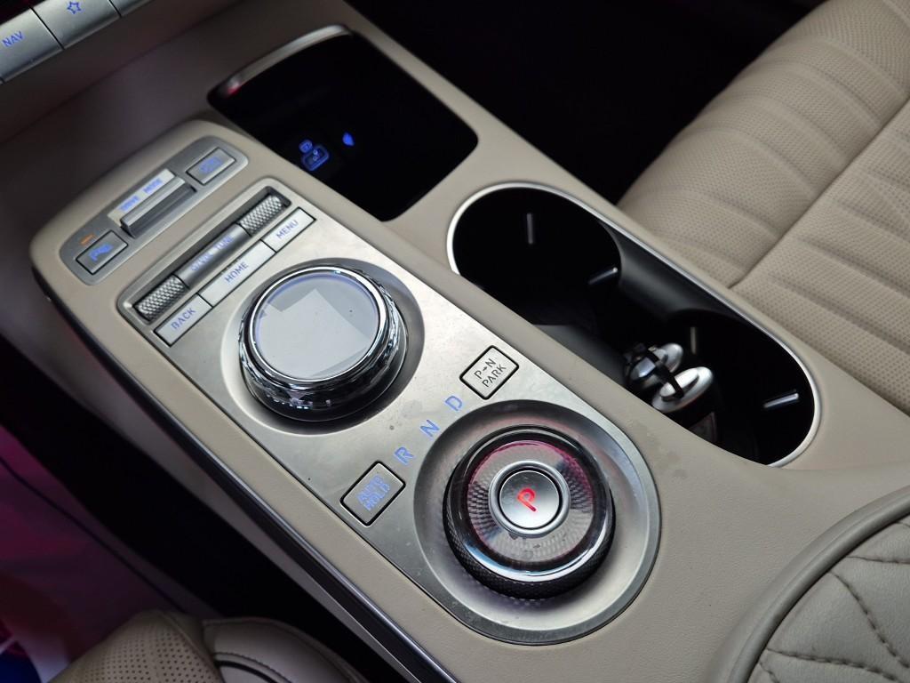 Genesis GV70 - Vista 8