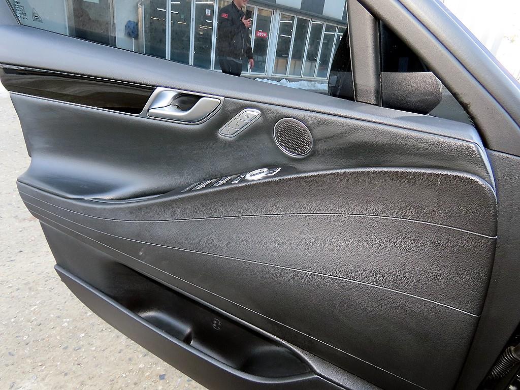 Genesis G80 - Vista 12