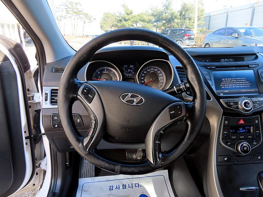 HYUNDAI Avante - Vista 8