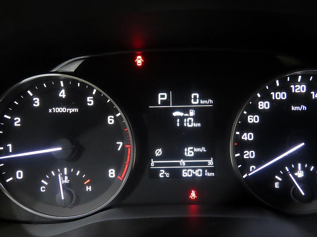 HYUNDAI Avante - Vista 9