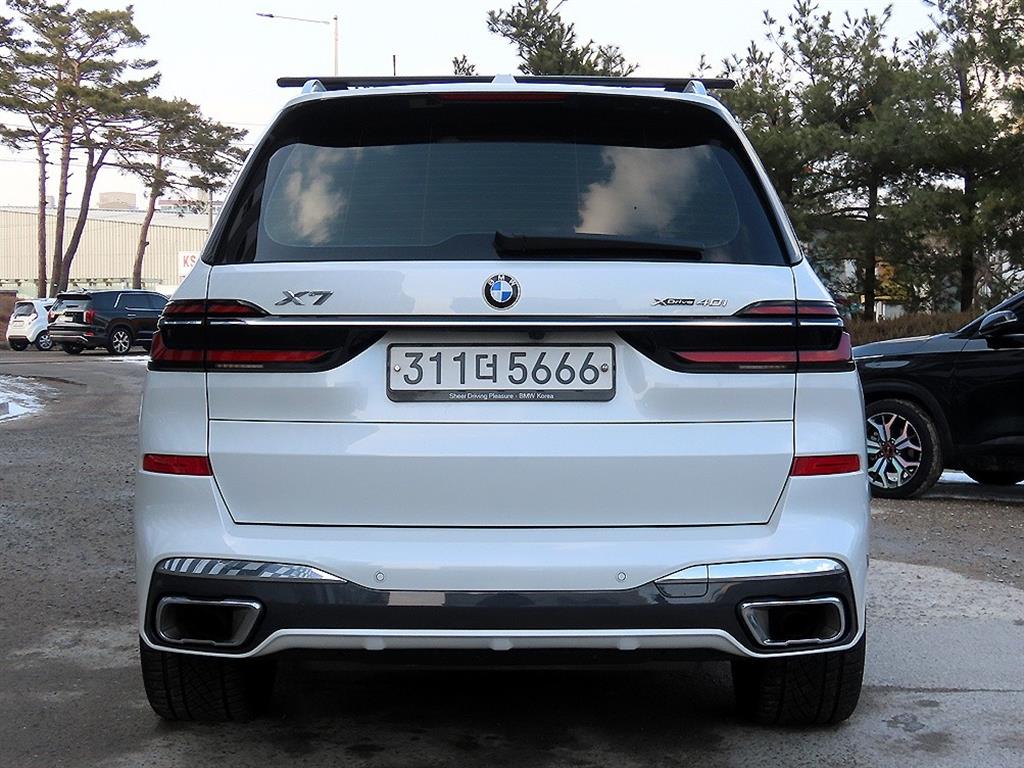 BMW X7 - Vista 4