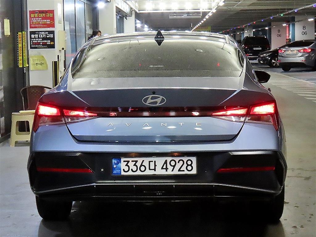 HYUNDAI Avante - Vista 5