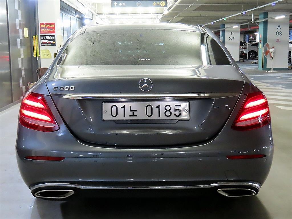 Mercedes Benz E class - Vista 5