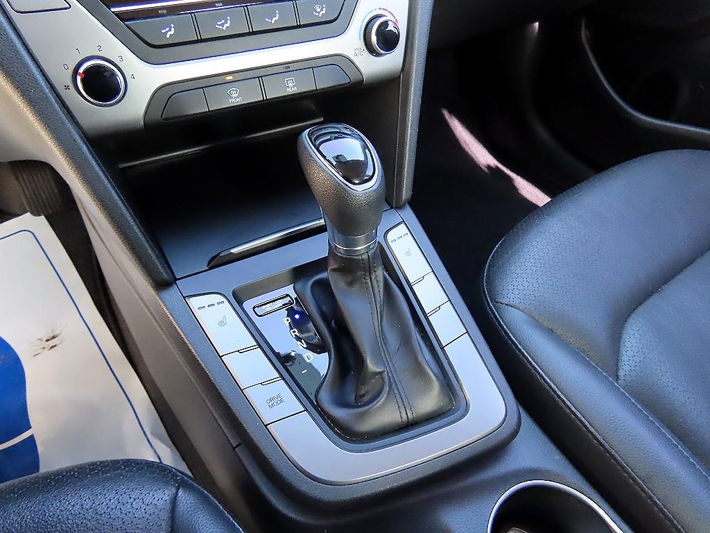 HYUNDAI Avante - Vista 10