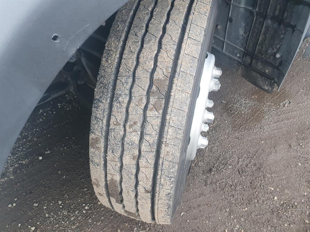 medium and large cargo truck - Vista 9