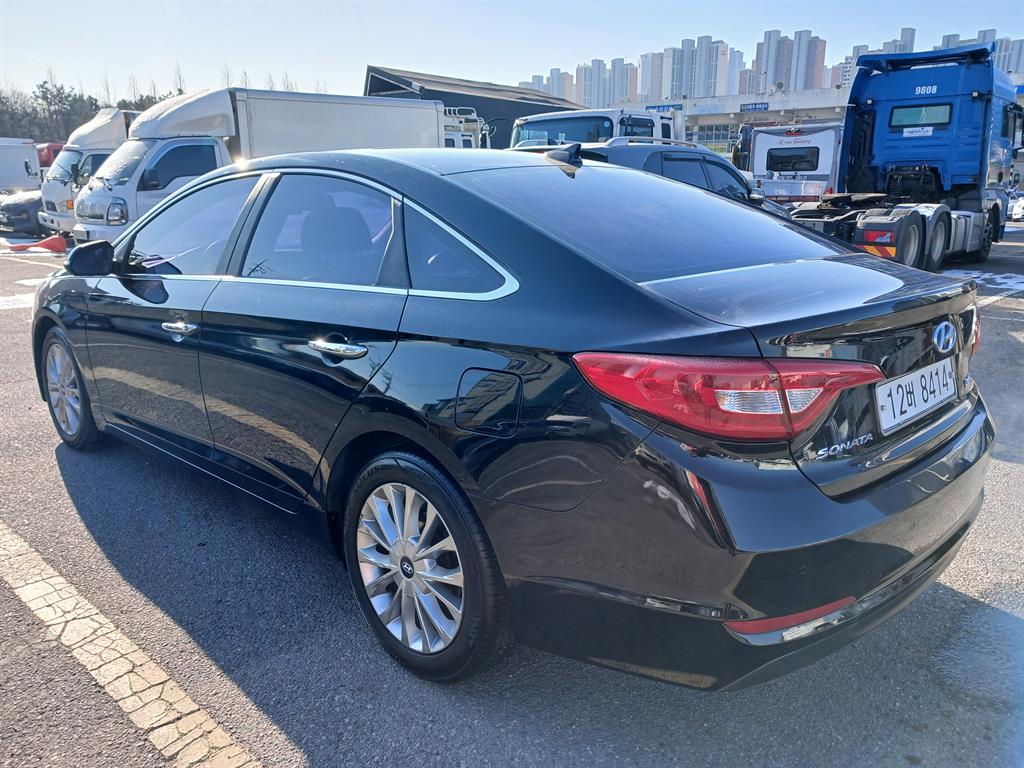 HYUNDAI Sonata - Vista 6