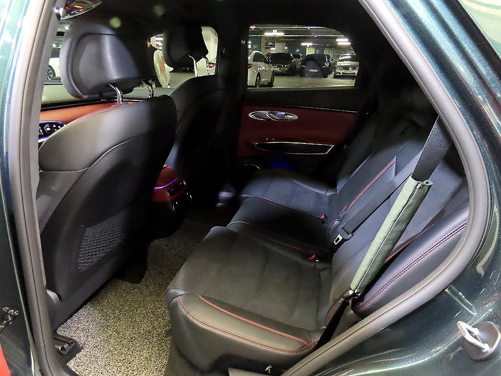 Genesis GV70 - Vista 7