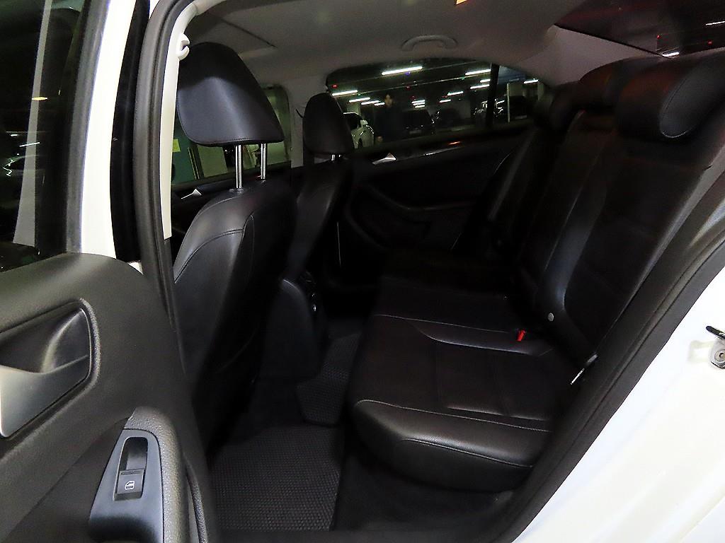 Volkswagen Jetta - Vista 7