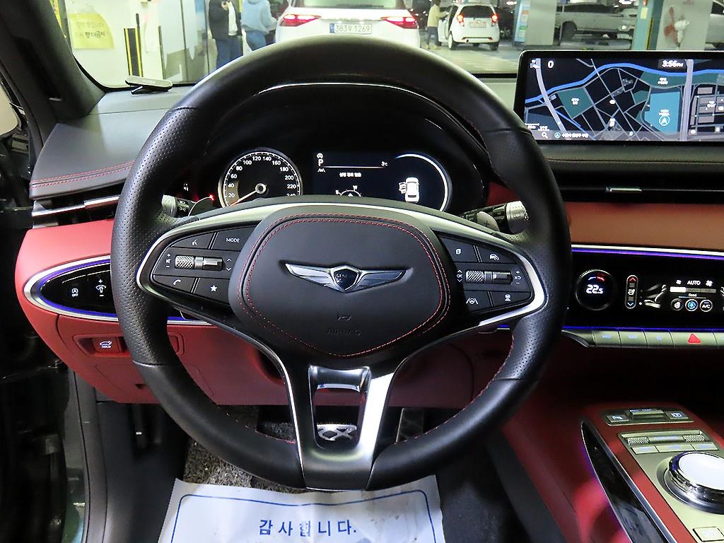 Genesis GV70 - Vista 8