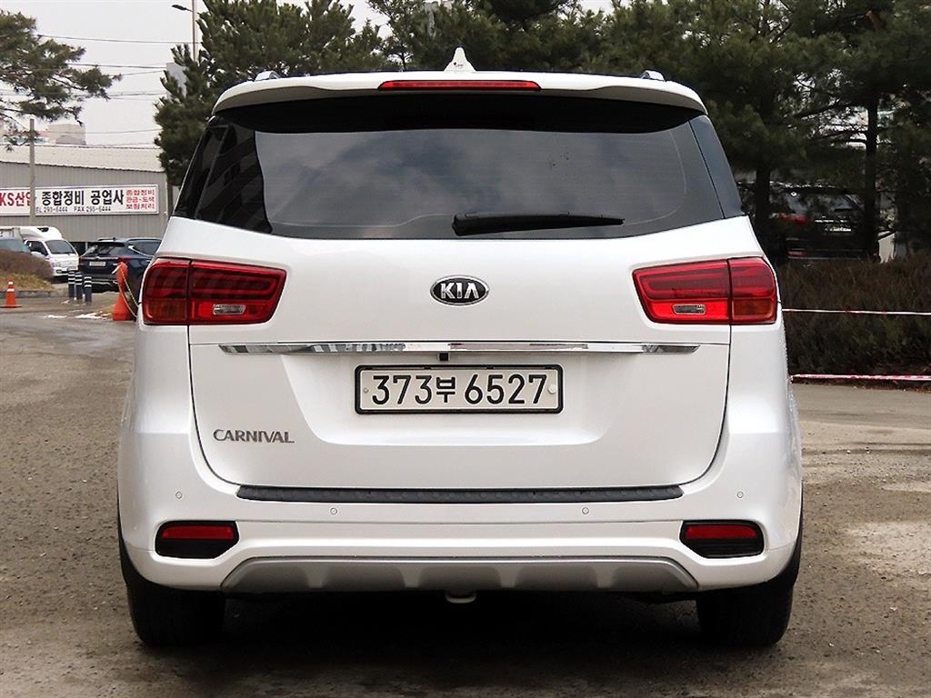 KIA Carnival - Vista 4