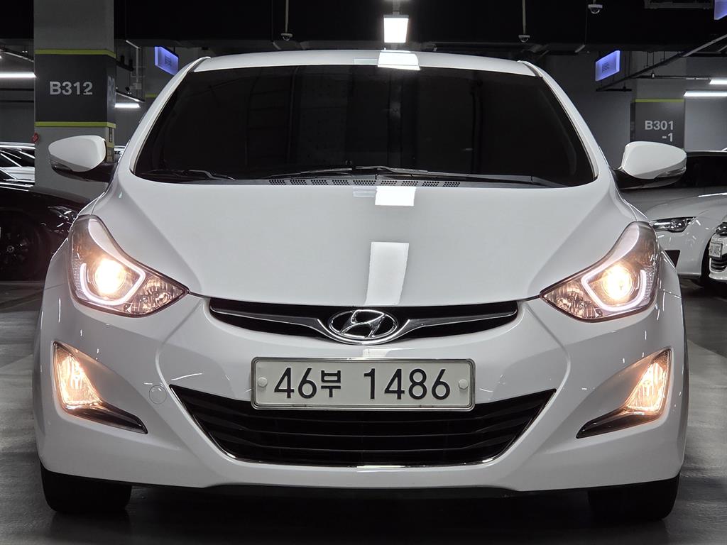 HYUNDAI Avante - Vista 5