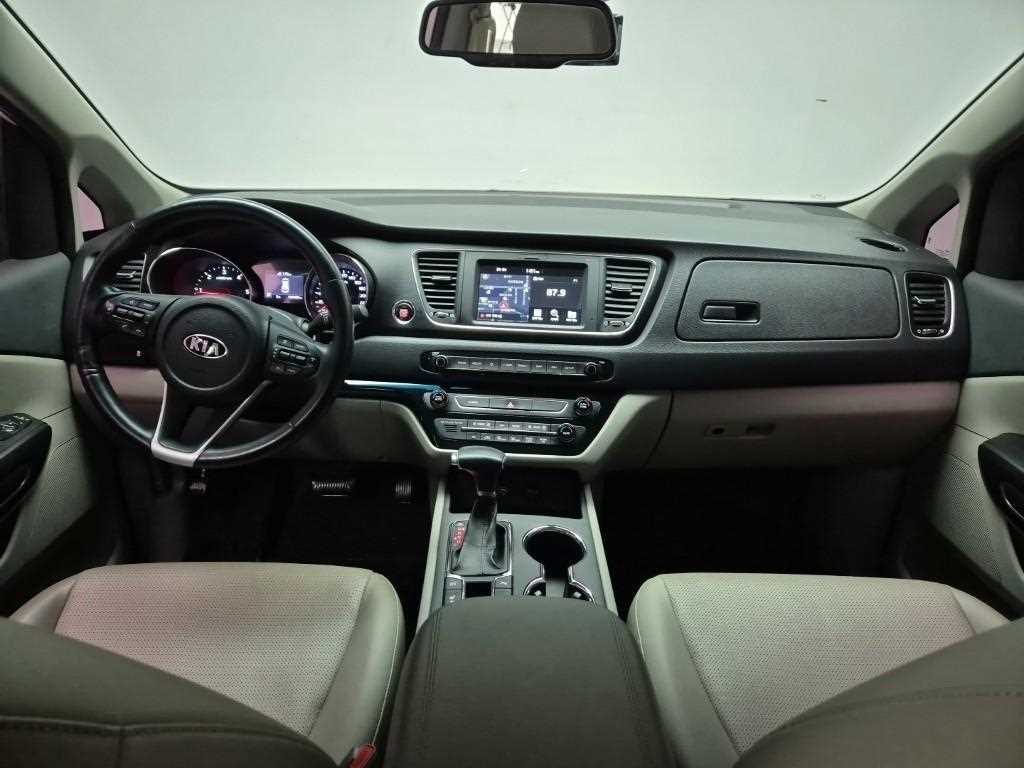 KIA Carnival - Vista 7