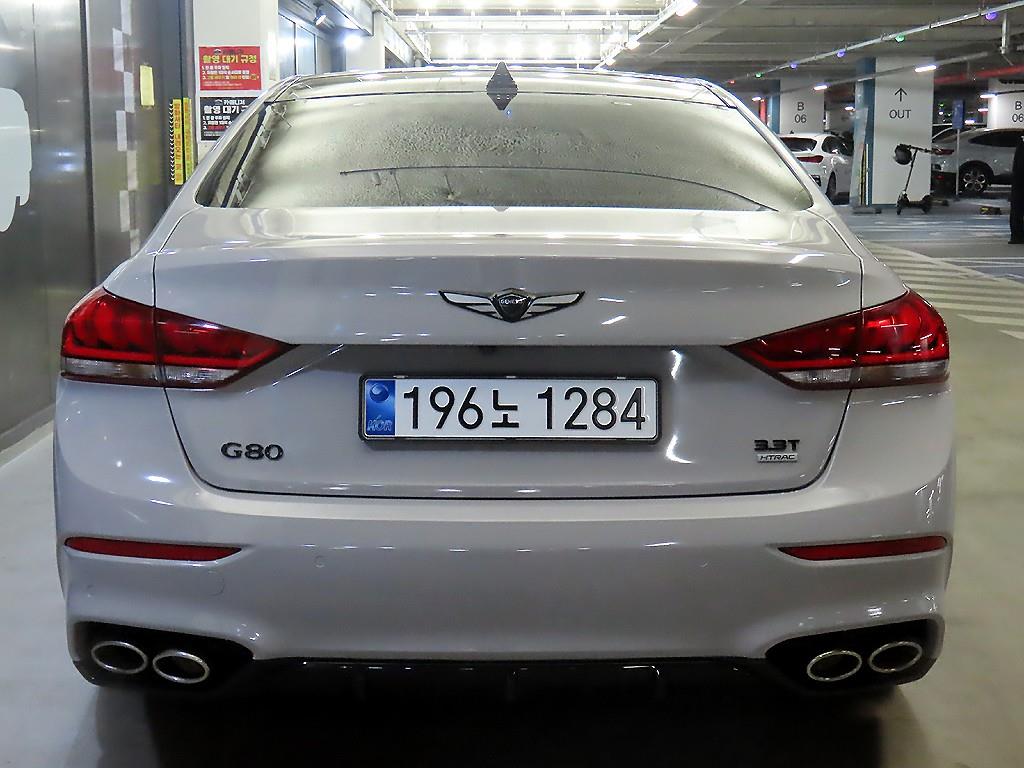 HYUNDAI Genesis - Vista 5