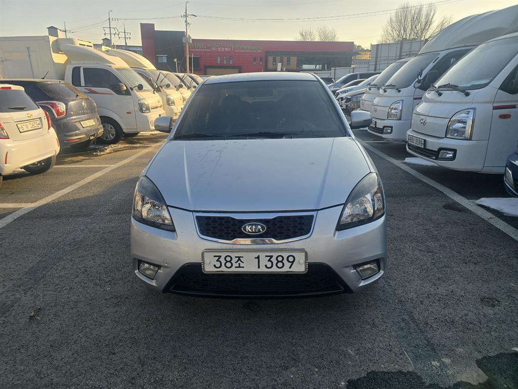 KIA Pride 2010 Plateado - Importación desde Corea - HF Imports Iquique - Foto 1