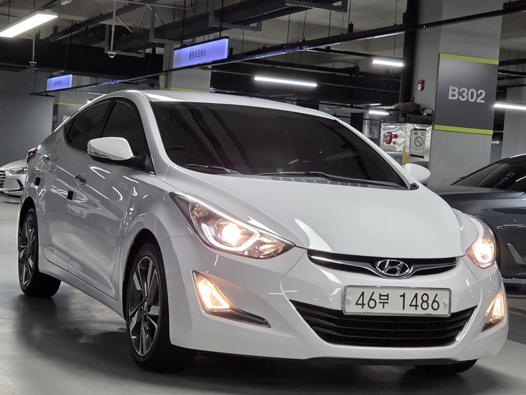 HYUNDAI Avante - Vista 3