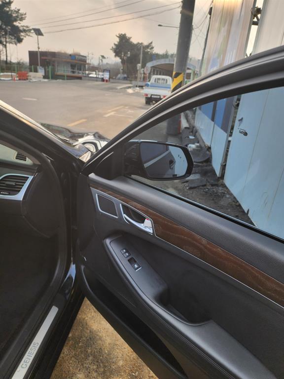 HYUNDAI Genesis - Vista 7