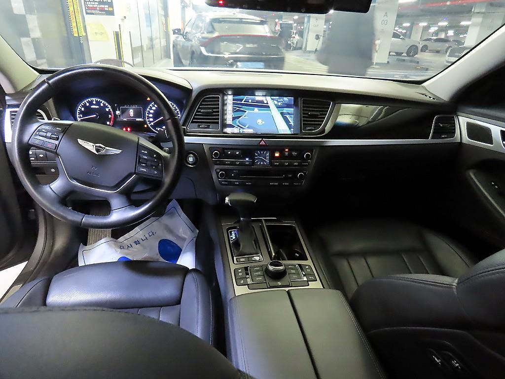 HYUNDAI Genesis - Vista 10