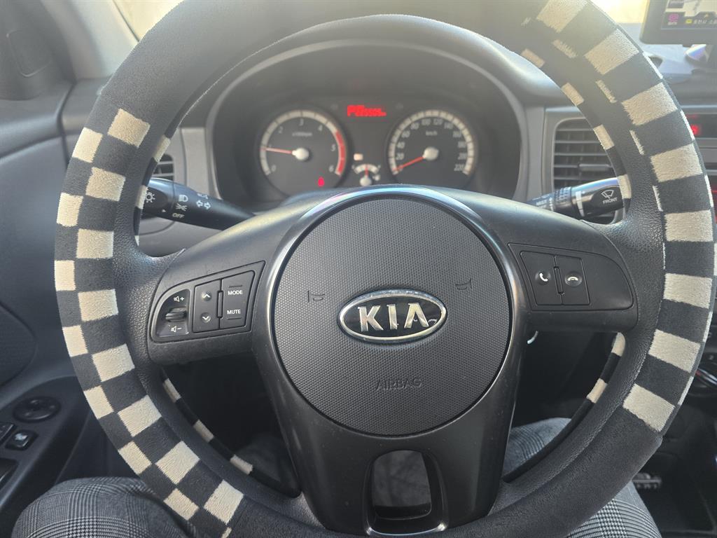KIA Pride - Vista 6