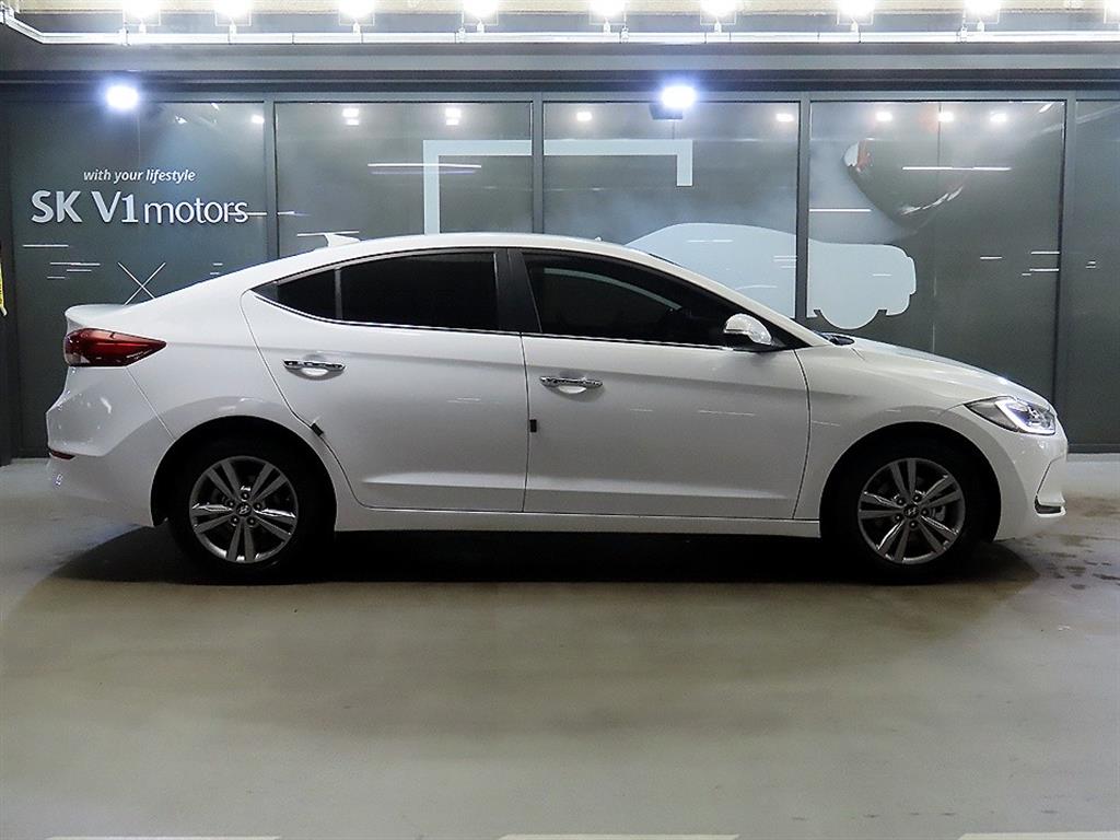 HYUNDAI Avante - Vista 3