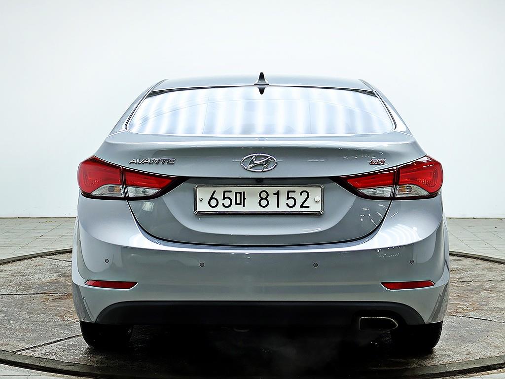 HYUNDAI Avante - Vista 5