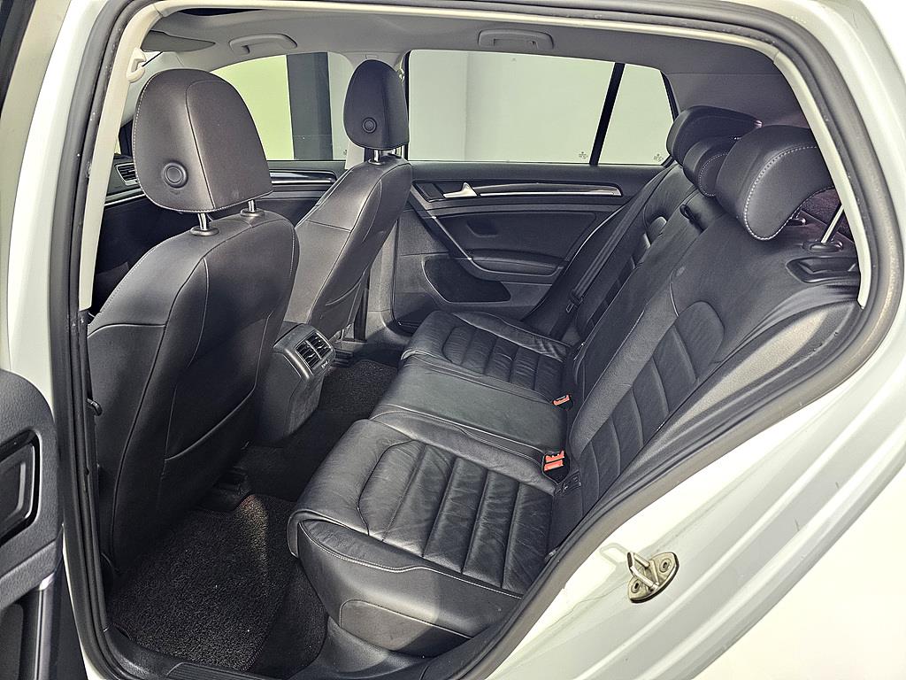 Volkswagen Golf - Vista 9