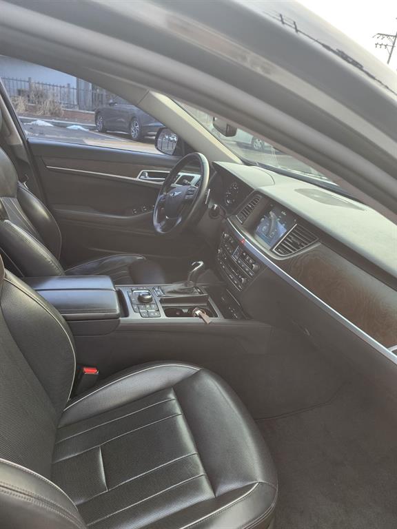 HYUNDAI Genesis - Vista 6