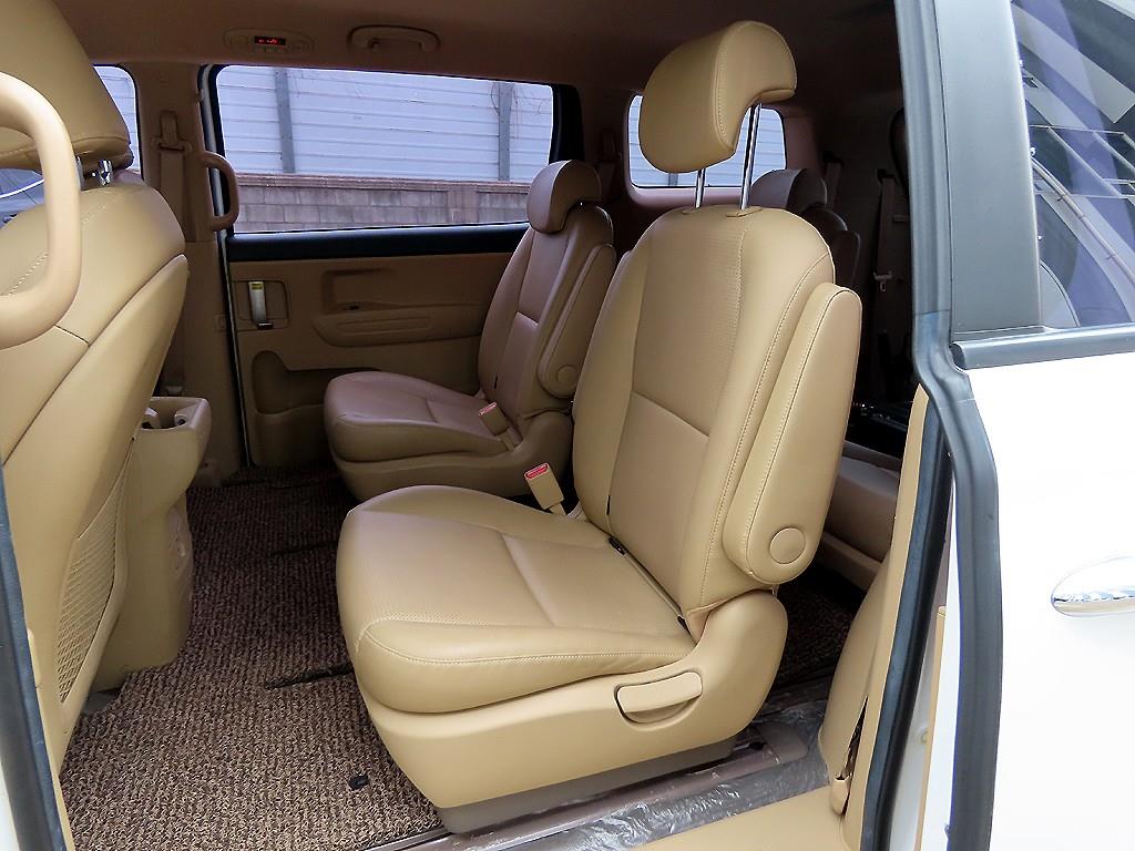 KIA Carnival - Vista 6