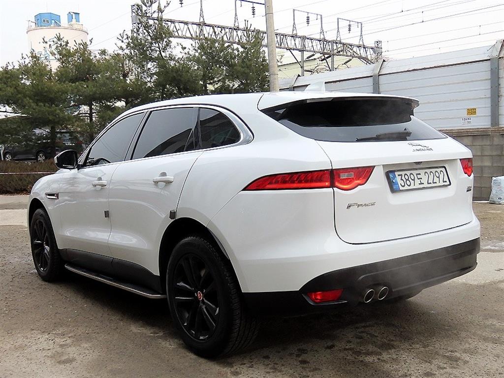 Jaguar F-PACE - Vista 3
